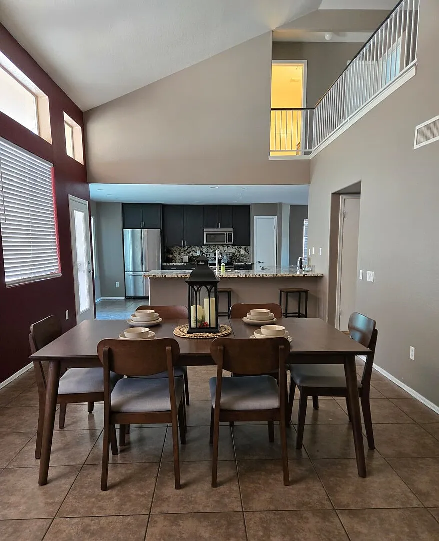 Entire Home in Glendale — Photo 2