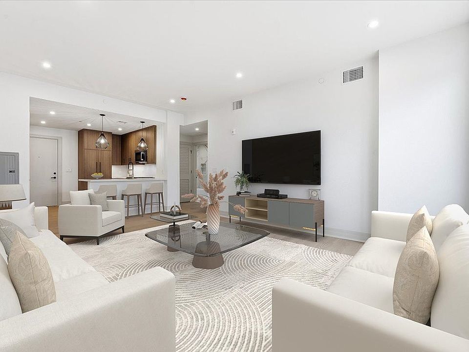 1st image of 921 Madison St #307