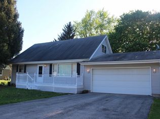 210 S State St, Poplar Grove, IL 61065