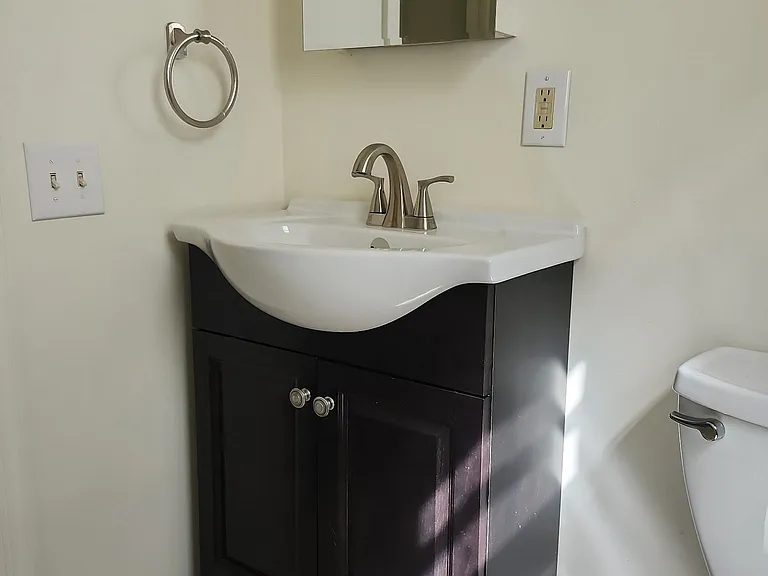 33 Woodbury Ave #2 — Photo 4