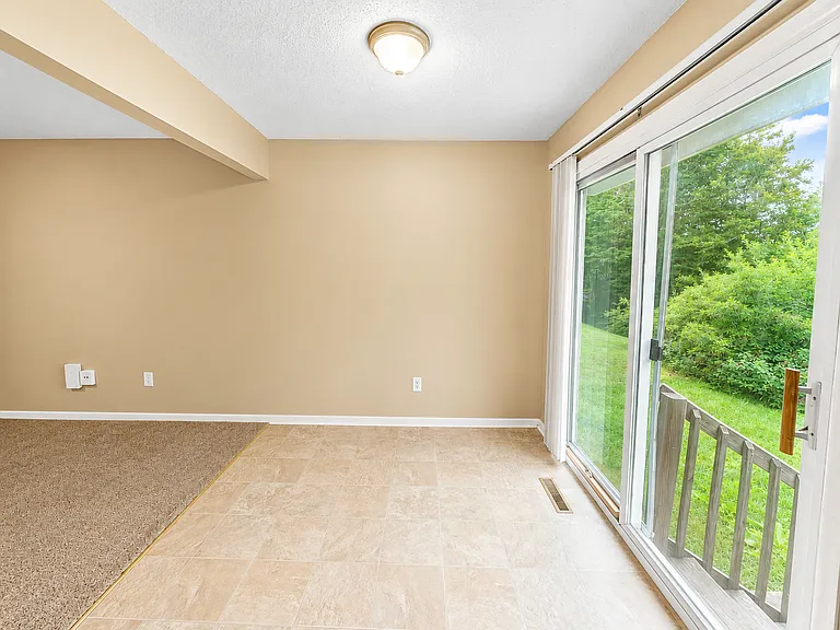 202 NE Westwind Dr #A — Photo 4