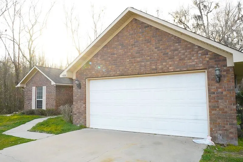 3 bed, 2.0 bath, 1564 sqft, $1,800 — Photo 3