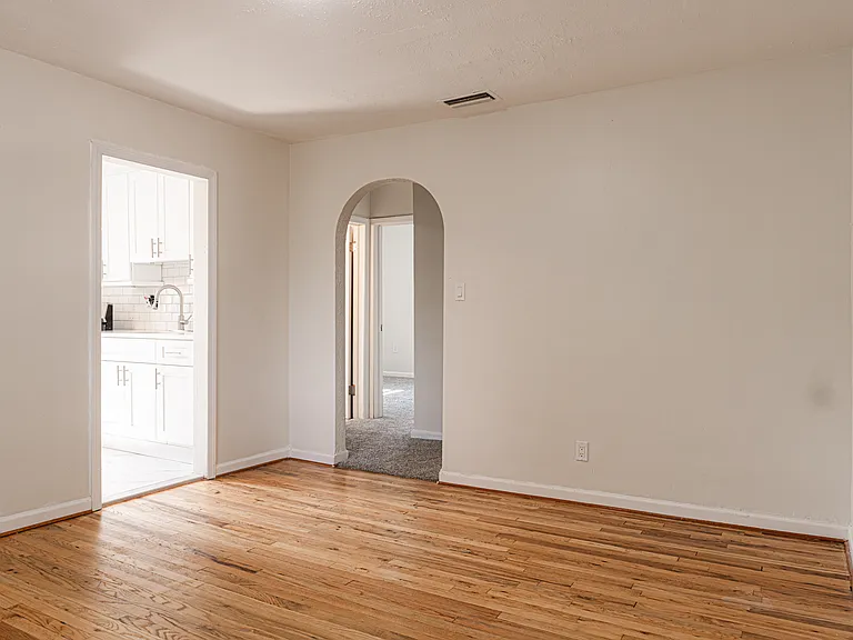206 1st St #2L — Photo 4