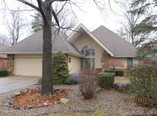 423 River Woods Dr, Flushing, MI