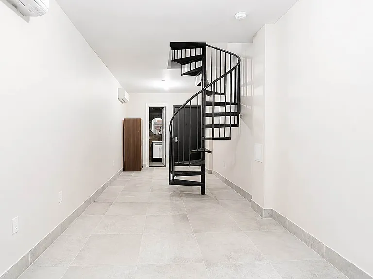 1605 New York Ave #1R — Photo 4