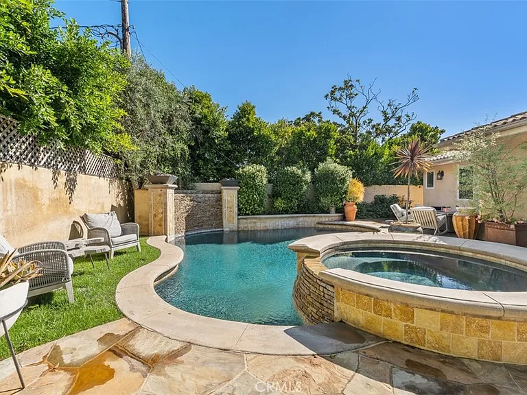 600 Cliff Dr — Photo 38
