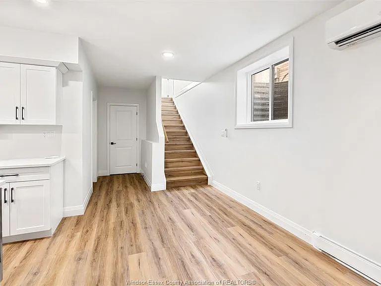 154 McLellan Ave #B — Photo 4