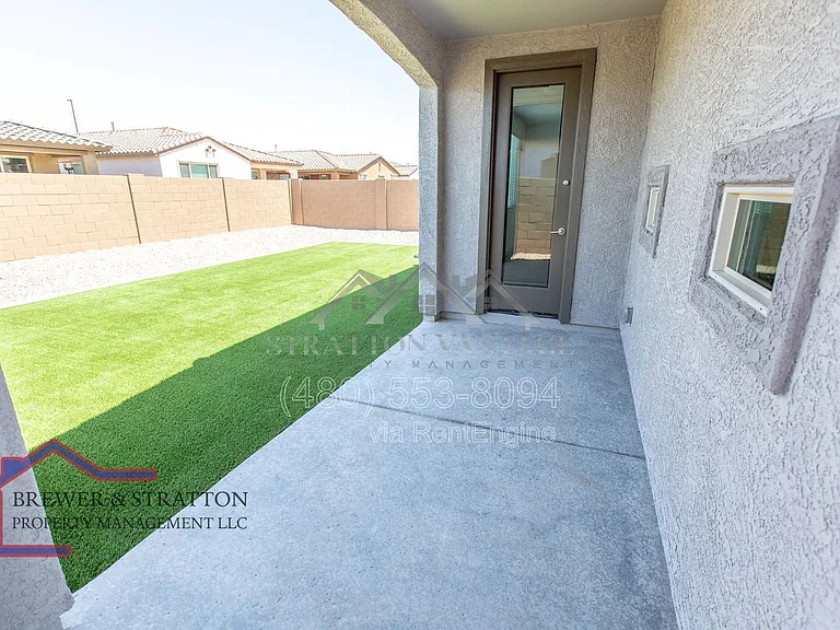 2226 E Kelly Dr — Photo 36