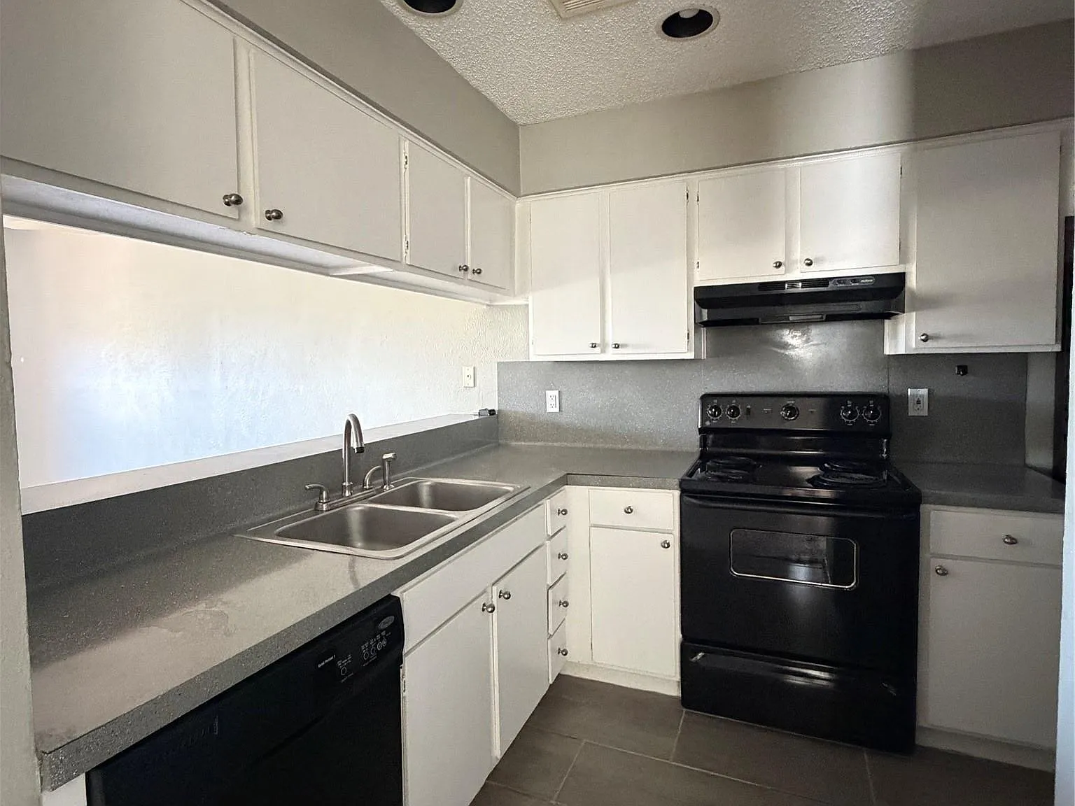 2 bed, 2.0 bath, 1041 sqft, $1,475 — Photo 2