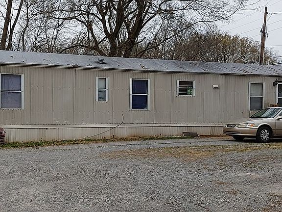 5th image of 143-147 Hadley Dr