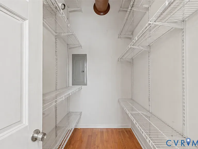 124 W Bank St #A — Photo 18