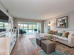 4155 Crayton Rd APT 203, Naples, FL 34103