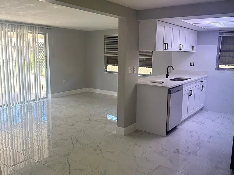 5550 Saren Dr — Photo 5