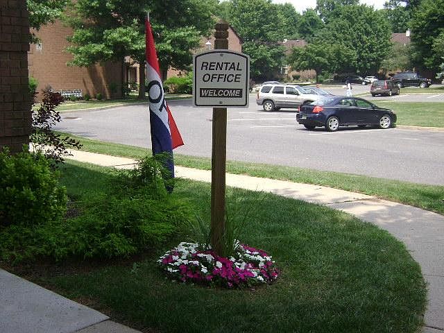 1st image of 901 Knollwood Dr
