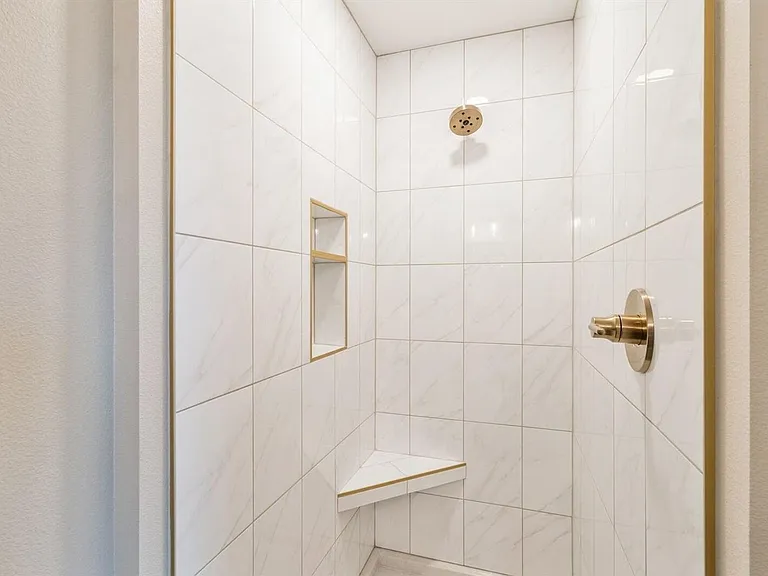 2103 Lacey Dr — Photo 13