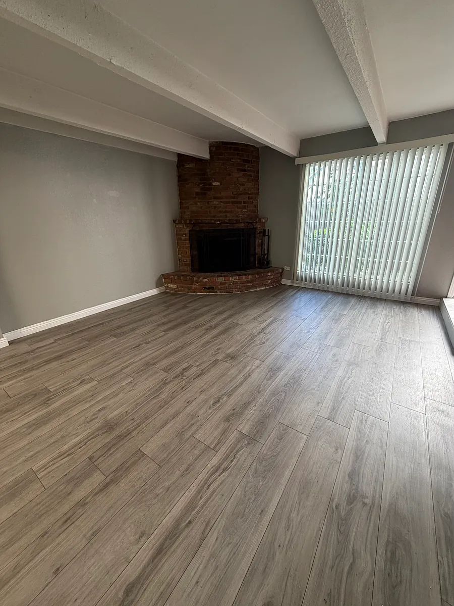 Building Photo - 1720 G St #4