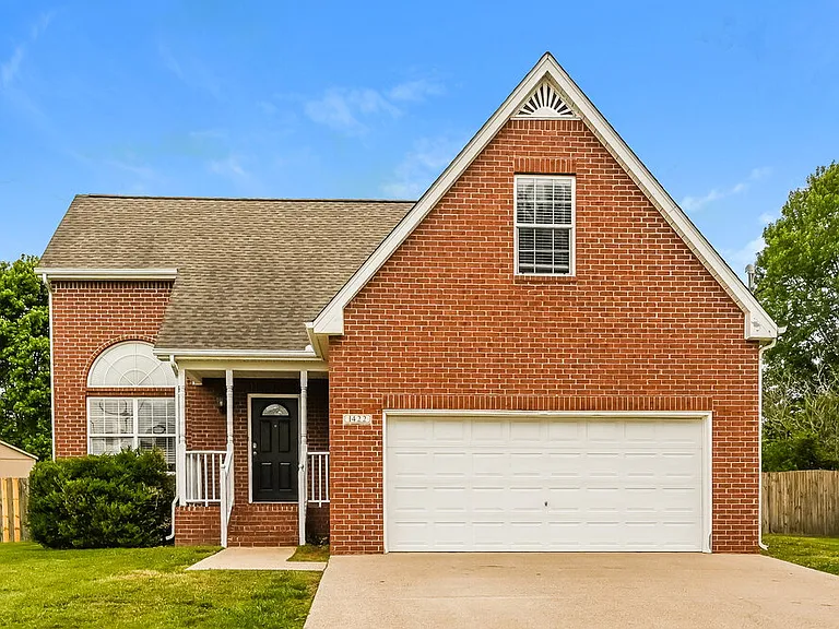 1422 Huddersfield Dr — Photo 1