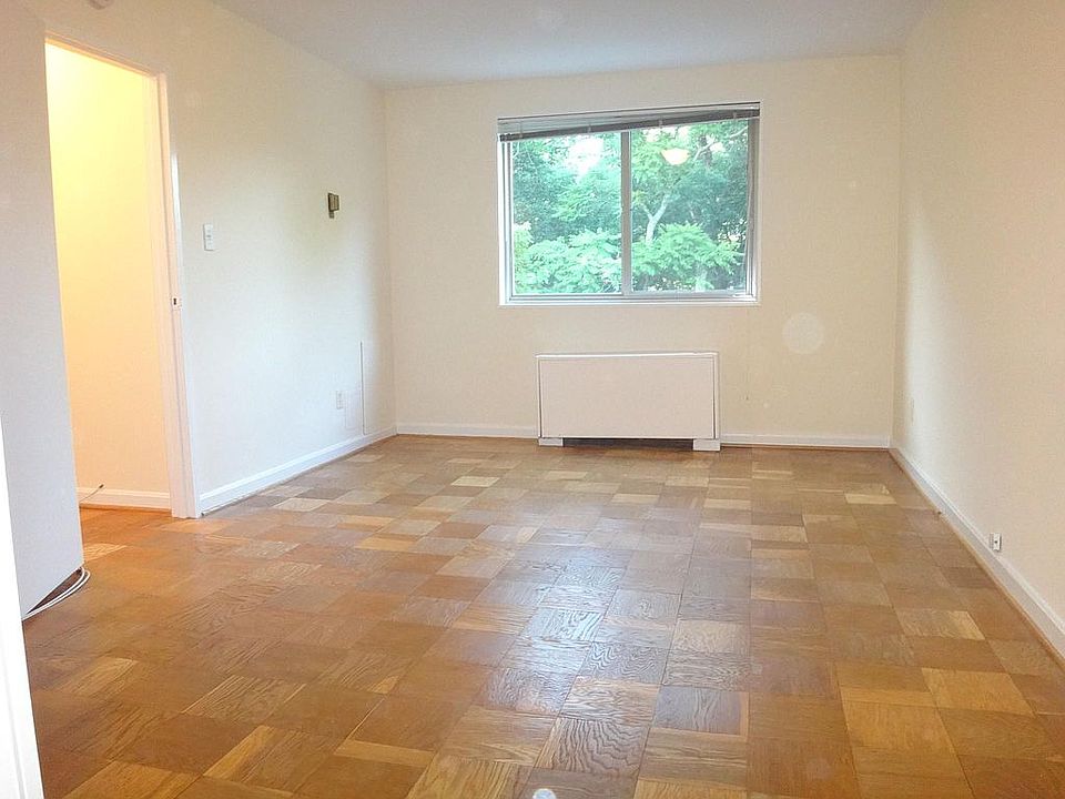 Bedroom with Rock Creek Park Surrounding