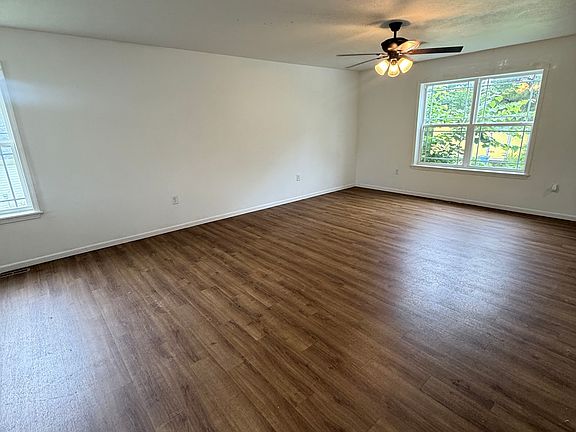 2nd image of 212 Hunter Ave