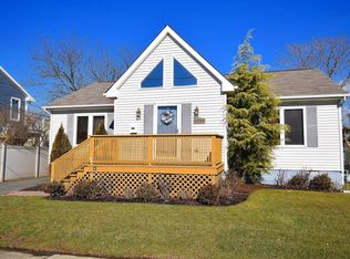 12 Lancaster Rd, Island Park, NY 11558