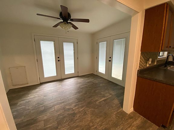 3rd image of 610 SE 10th St
