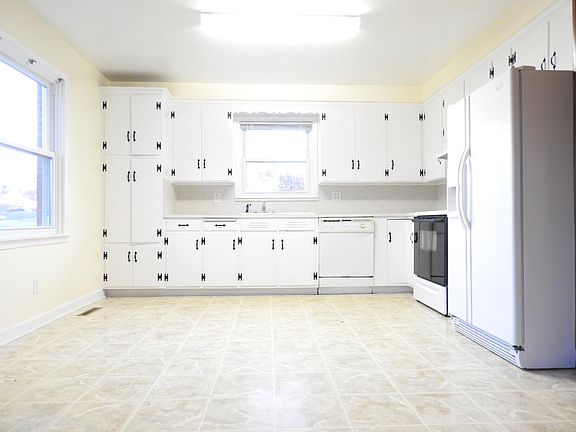 4th image of 211 Woodmere Dr