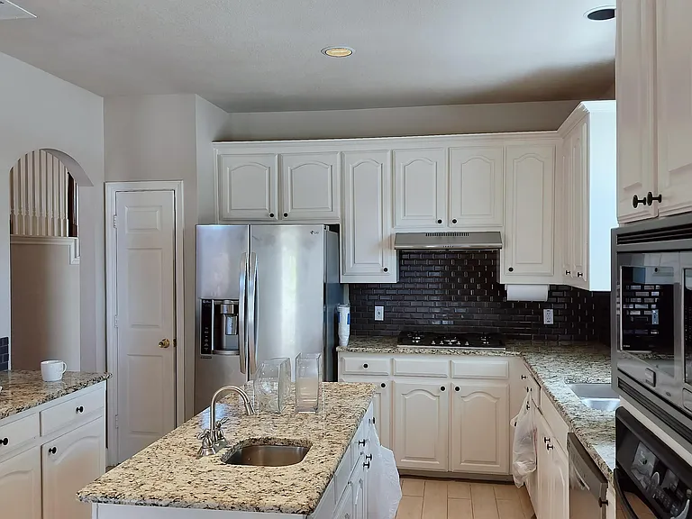 8001 Case Dr — Photo 42