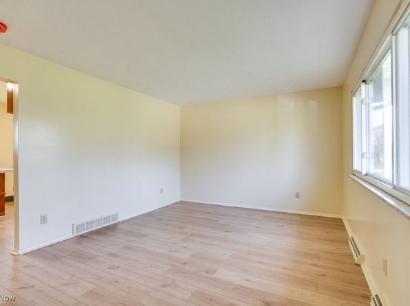 1795 Hudacsek Dr, Mogadore, OH 44260