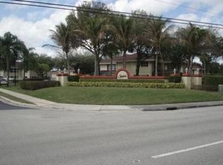 25 Bedford Ct APT B, Royal Palm Beach, FL 33411