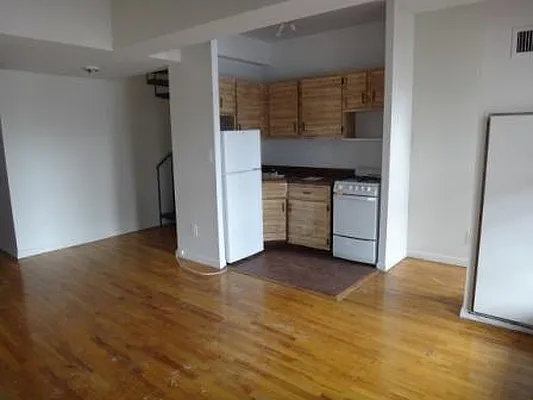 Rented by KVNY Soho | media 1