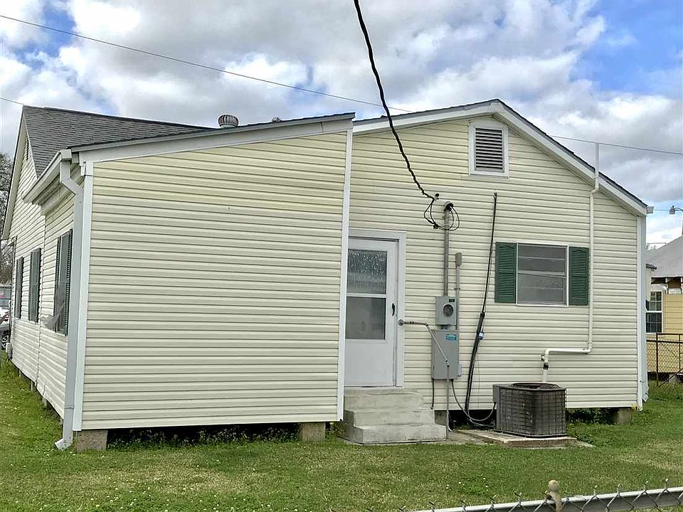 2nd image of 300 Oak St