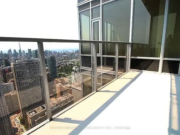 4th image of 11 Yorkville Ave #5807A