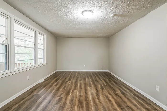 105 Weathington St SW — Photo 3