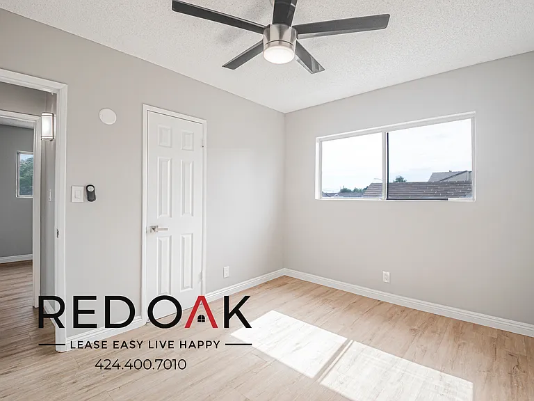 1589 E 47th St #3 — Photo 16