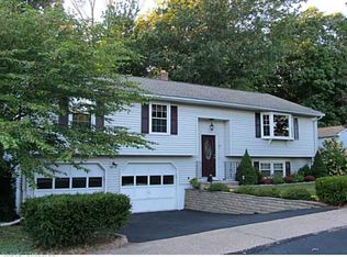 47 Robertson Dr, Hamden, CT 06518