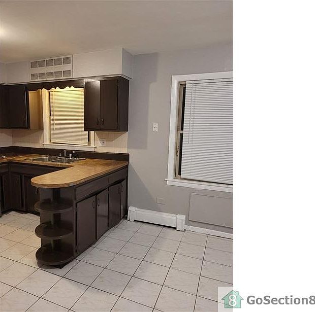 1st image of 7810 S Escanaba Ave #3A