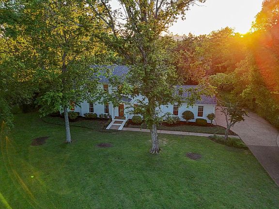 4th image of 1211 Arrowhead Dr