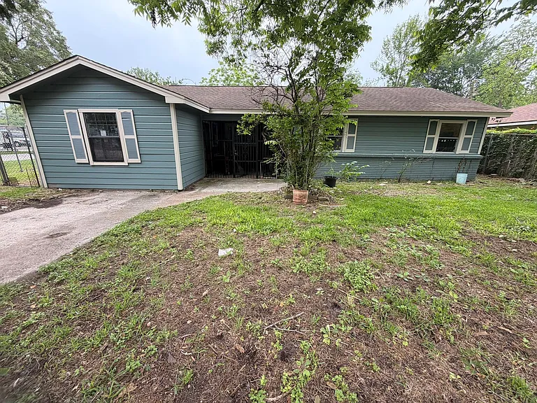 222 E John Alber Rd — Photo 2