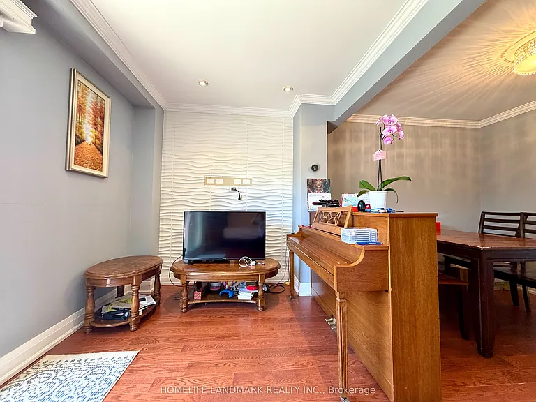 400 Mississauga Valley Blvd #20 — Photo 8
