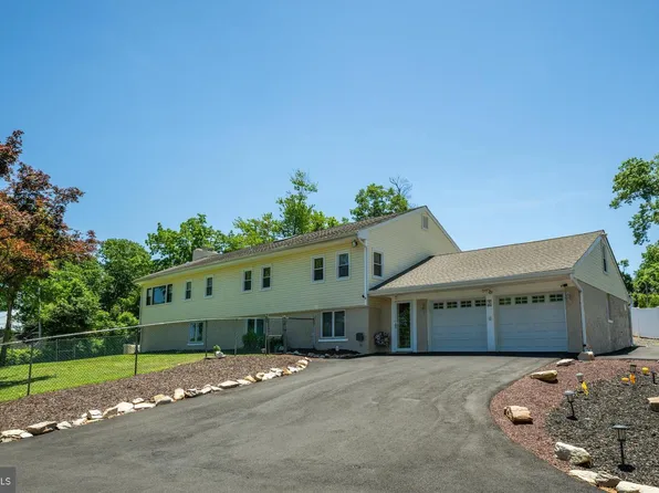 11 Williams Ln, Yardley, PA 19067