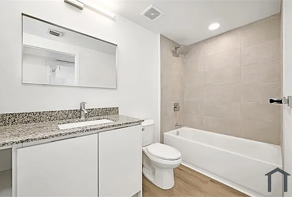 475 NE 125th St #504 — Photo 11