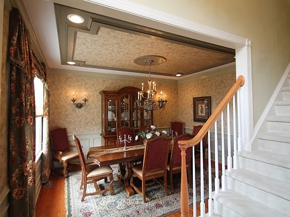 3rd image of 84 Briar Ct