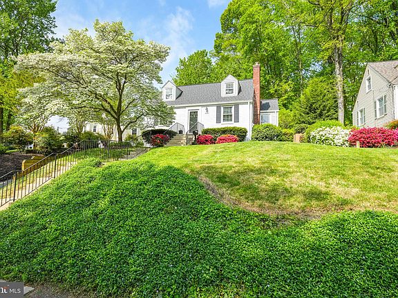 2nd image of 2936 Woodlawn Ave
