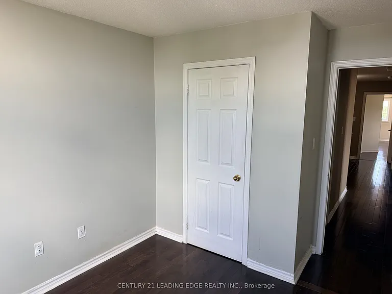 1553 Avonmore Sq — Photo 30