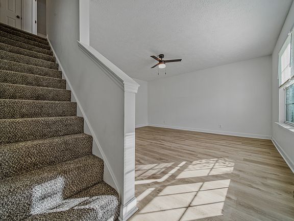 3rd image of 522 Crossway Ave