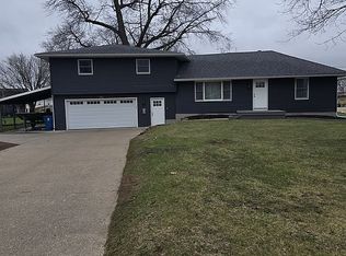 1403 3rd St, Camanche, IA 52730