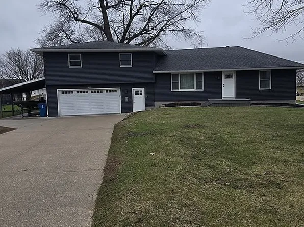 1403 3rd St, Camanche, IA 52730