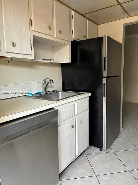 Royal Palm Gardens Condo — Photo 4