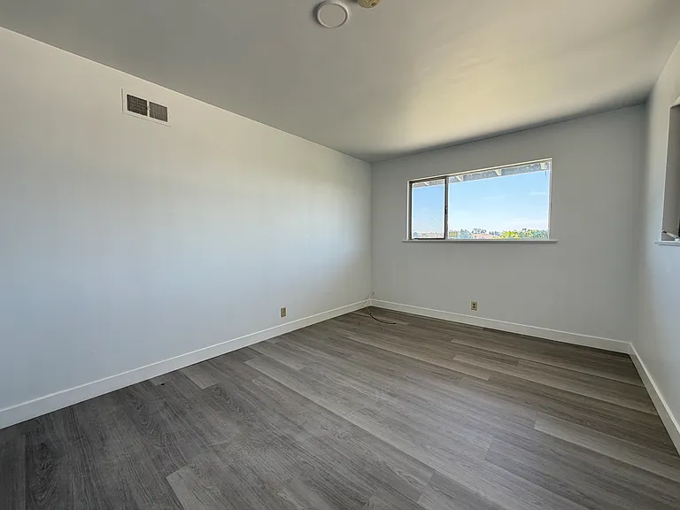 1100 S Isabella Ave — Photo 11