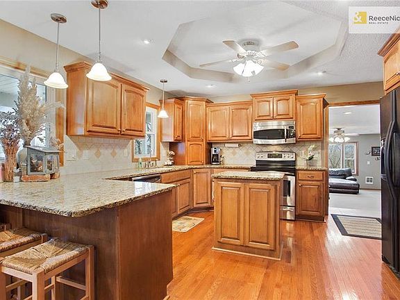 Granite Peninsula Makes A Perfect Breakfast Perch